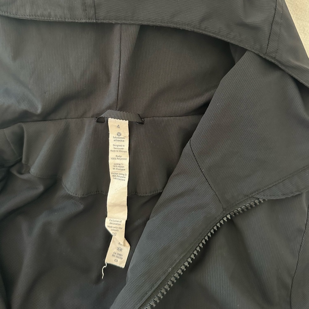 Lululemon Light Zip Up Jacket - image 5
